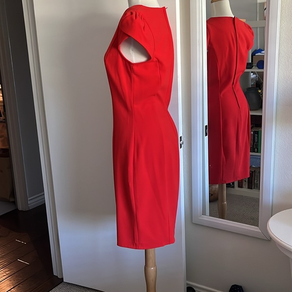 Red shift dress with tulip sleeves - Picture 2 of 9